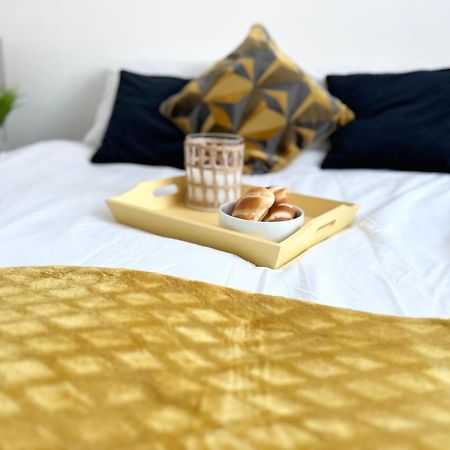 3 Cosy Homes Walking Distance To Mall With Parking Available To Book Separately 3 Bed House Or 1 Bed Apartment Or Studio Londres Exterior foto
